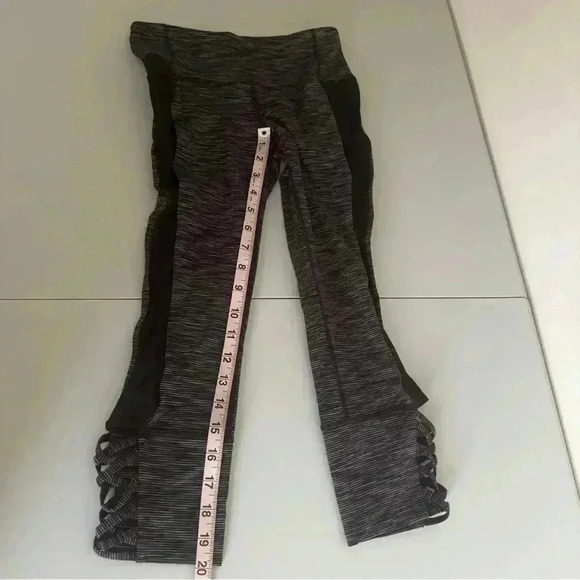 Athleta Mind Over Mat Capri Leggings Black and White Women Size XXS Yoga Workout - Picture 14 of 15